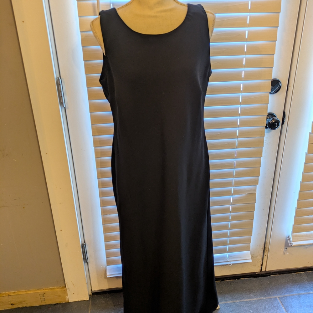 Chic Black Sleeveless Midi Dress